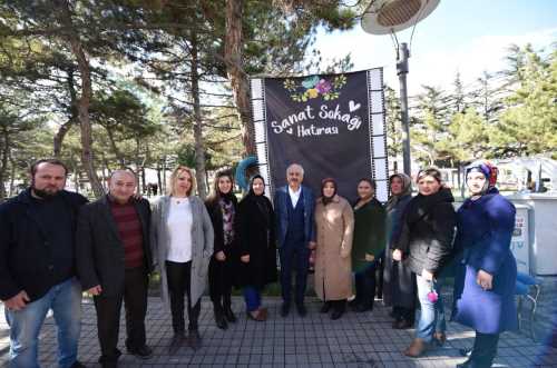 Sanat Sokağı’na Gül geldi