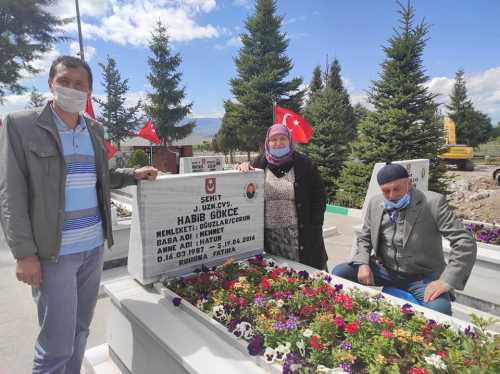 Şehit Anneleri Anneler Gününde çocuklarının kabrini ziyaret etti!