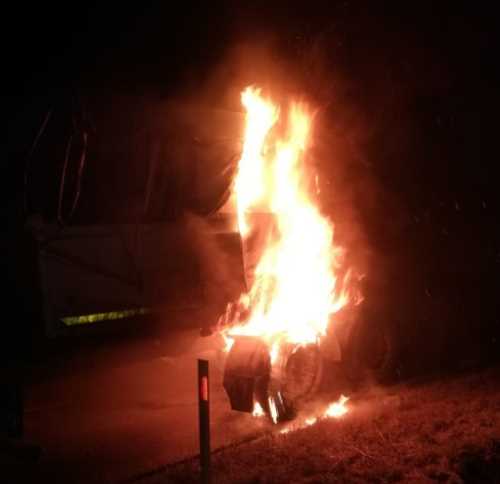 Sungurlu ilçesinde tır seyir halindeyken yandı