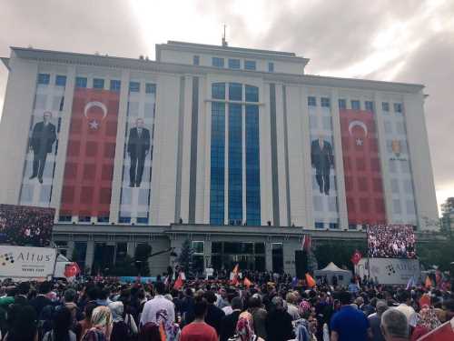 TBMM İdare Amiri ve Çorum Ak Parti Milletvekili Salim Uslu Milletimizle el ele vererek başlanan kutlu yürüyüşümüzün 15. yılımızı idrak ediyoruz