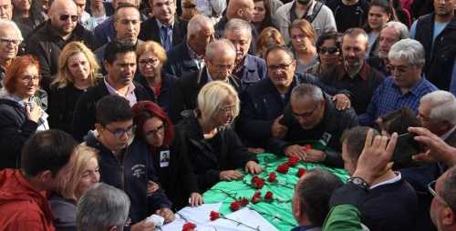 Tıp Öğrencisi Gözyaşlarıyla içinde Uğurlandı