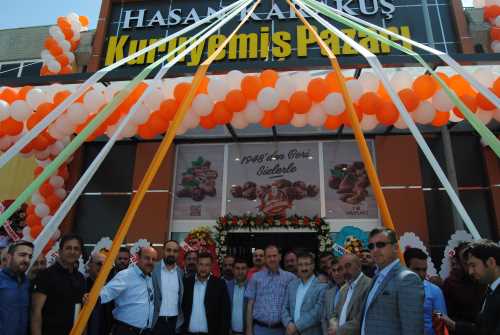 Toptan fiyatına perakende satışın da yapılacağı yüzlerce yeni kuruyemiş çeşitinin bulunduğu Satış Mağazası hizmete girdi