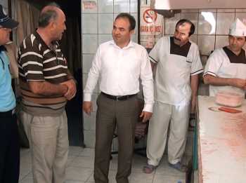 Turhan Candan  ekmek ve simit fırınlarını denetledi