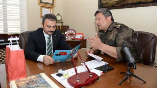 Türk Polis Teşkilatı’nın 171. kuruluş yıl dönümü  etkinlikleri kapsamında, Çorum İl Emniyet Müdürü Murat Kolcu, Belediye Başkanı Muzaffer Külcü’yü ziyaret etti