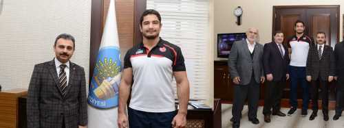 Türkiye Güreş Federasyonu Başkanı Musa Aydın, Belediye Başkanı Muzaffer Külcü’yü ziyaret etti.