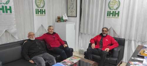 Üçtutlar Mahallesi Muhtar Adayı Elvan Şimşek bugün İHH'yı ziyaret etti!