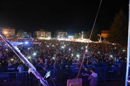 Ünlü sanatçı Buray, Çorum’da konser verdi