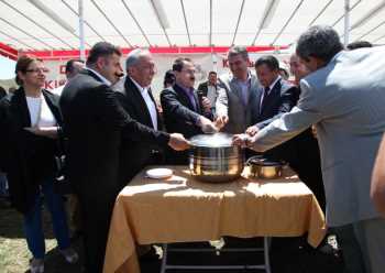 Vali Başköy 8. Kösedağ Keşkek Şenliğine katıldı