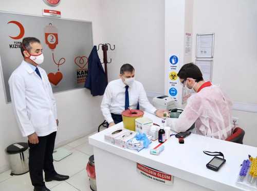 Vali Çiftçi Türk Kızılay’ına 29. kez kan bağışında bulundu