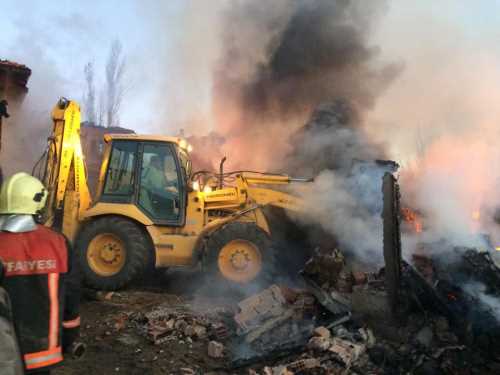 Vali Çiftçi Yangın Yerinde! 