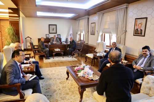 Vali Kılıç,Halk gününde  sorunları dinliyor