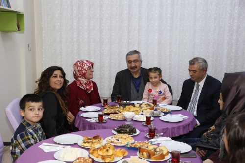 Vali Kılıç'tan,Yetim çocuklara devlet şefkati