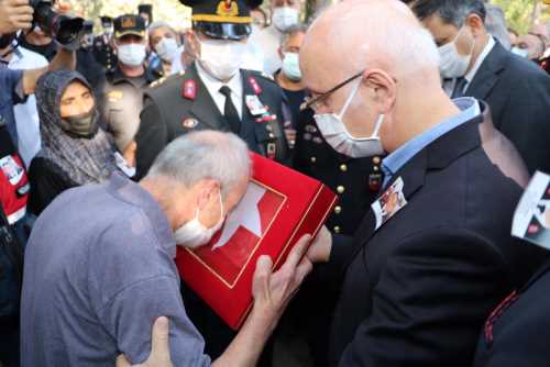 Vali Mustafa Çiftçi Şehit aileye taziyelerini sundu