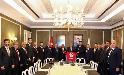 Vali ve Milletvekilleri Aşgın'a Eşlik Etti İfadesi Yanlış!