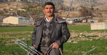 vücudundaki biyoenerjiyi kullanarak suyu bulan adam 