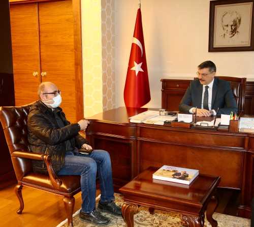 Yolda bulunan cüzdanı sahibine teslim edildi  