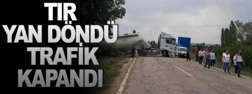 Yüklü TIR’ın yan döndü  yol trafiğe kapandı