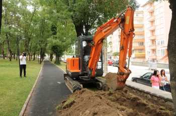 YUNUS EMRE PARKI AYDINLATILIYOR