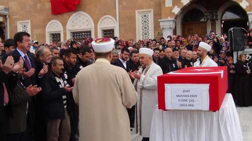 YÜREKLERİ DAYANMADI GÖZYAŞLARIYLA UĞURLADILAR