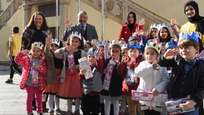“Dünyanın tüm çocuklarının yüzü gülmeli”