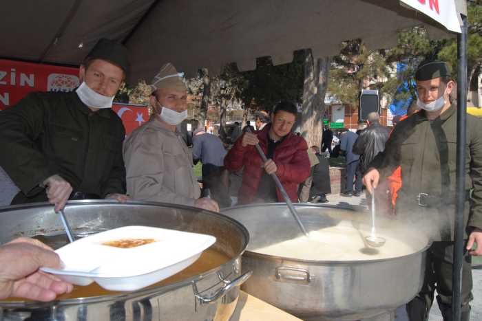 18 Mart Çanakkale Zafer’inin 101. Yılı dönümü dolayısıyla Vatandaşlar bugünkü öğle yemeği yağsız buğday çorbası, şekersiz üzüm hoşafı ve ekmekti.