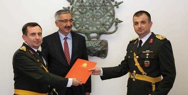 30 Ağustos törenlerinde yaptığı konuşma ile gözyaşlarına hakim olamayan Gürses'e Vali Necmeddin Kılıç  başarı belgesi verdi