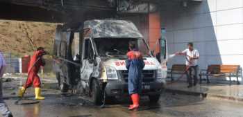 Acil serviste ambulans yandı