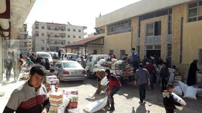 Afrin'de halk terör örgütü PKK/PYD binasını bastı
