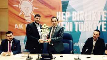 AK GENÇLERDE BAYRAK DEĞİŞİMİ