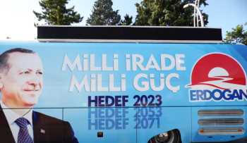 AK GÖNÜLLÜ ÇORUMLULAR  ERDOĞAN'A BAĞIŞ YAPTI 