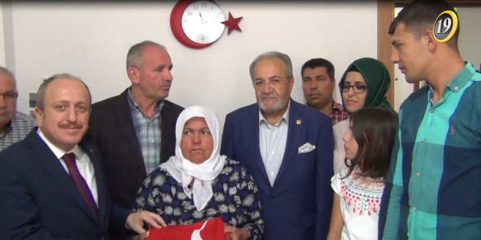 AK PARTİ ÇORUMLU ŞEHİD ÜMİT ÇOBAN'IN EVİNİ ZİYARET ETTİ