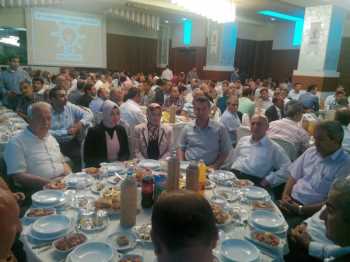 AK PARTİ İFTAR YEMEĞİNDEKİ  ACEMİCE ORGANİZASYON TEPKİLERE NEDEN OLDU  