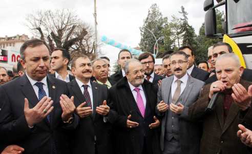 AKParti Çorum İl Başkanlığı’nca, terör mağduru vatandaşlara dağıtılmak 1 TIR yardım malzemesi,Bakan Veysel Eroğlu’nun da katıldığı törenle Van’a gönderildi