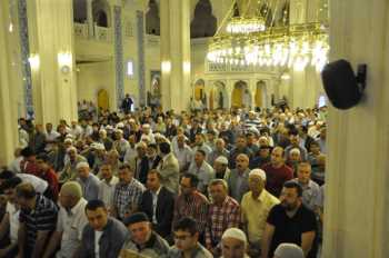 Akşemseddin Camii’nde iyilik sofrası