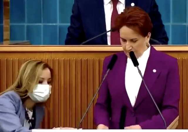 Akşener prompterı bozulunca konuşamadı