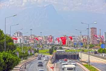 ANTALYA BAYRAKLARLA DONATILDI