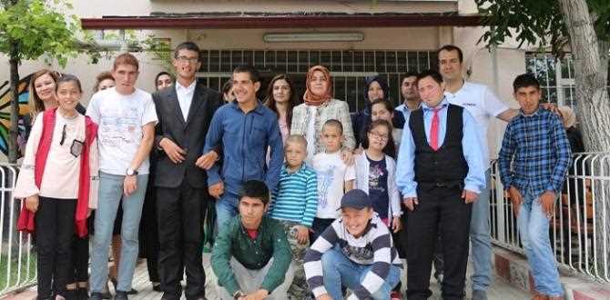 Azime Çiftçi, ilçe ziyaretlerini sürdürüyor