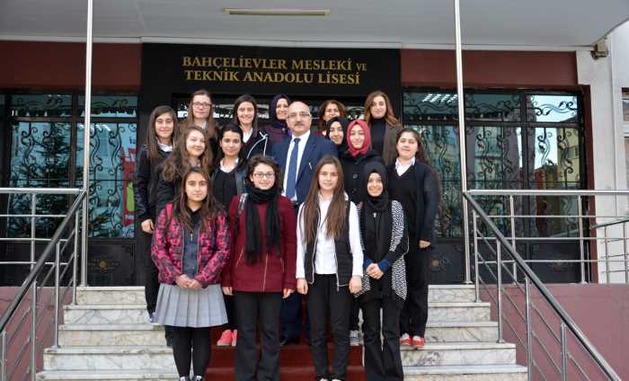 BAHÇELİEVLER MESLEKİ VE TEKNİK ANADOLU LİSESİ İSPANYA SEVİLLADA