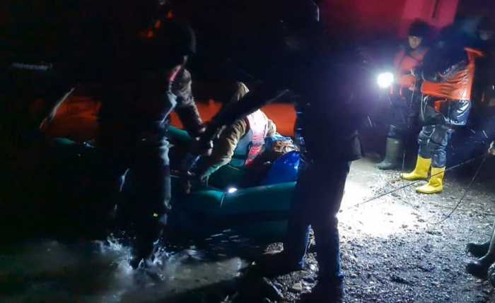 Balıkçılar Obruk Baraj gölünde mahsur kaldı!