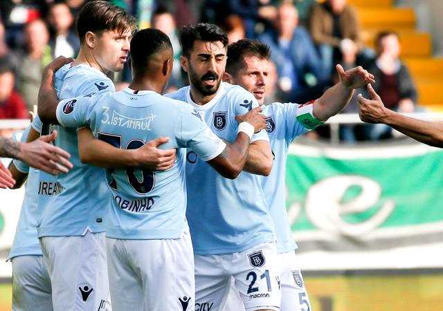 Başakşehir zirvede tek başına! 