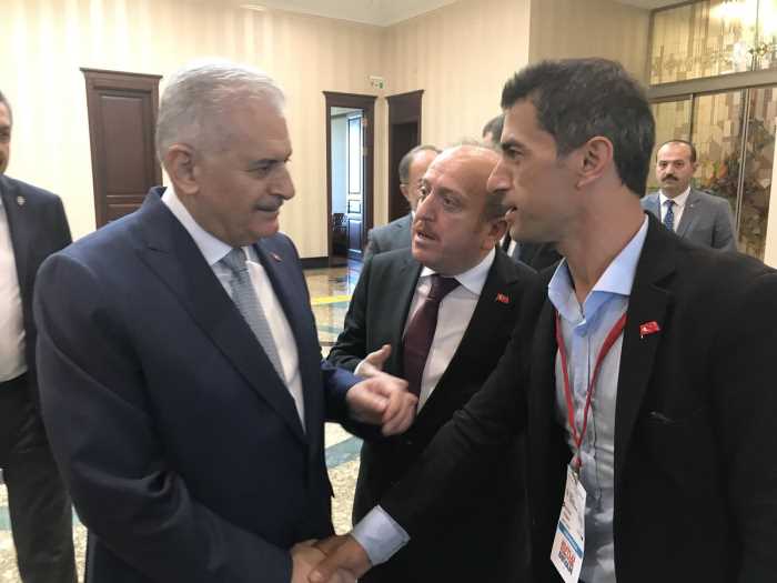 Başbakan Binali Yıldırım şehit yakını ile görüştü