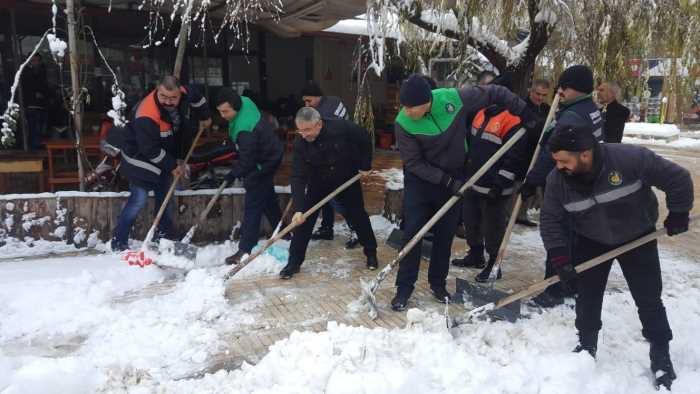 Başkan Adayı Aşgın Kar Kürüdü