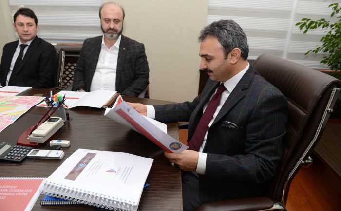 Başkan Külcü, şehir nüfusunun her geçen gün arttığına dikkat çekerek “Şehir içi ulaşımını rahatlatmak için trafikte makro çözümler planlıyoruz. 