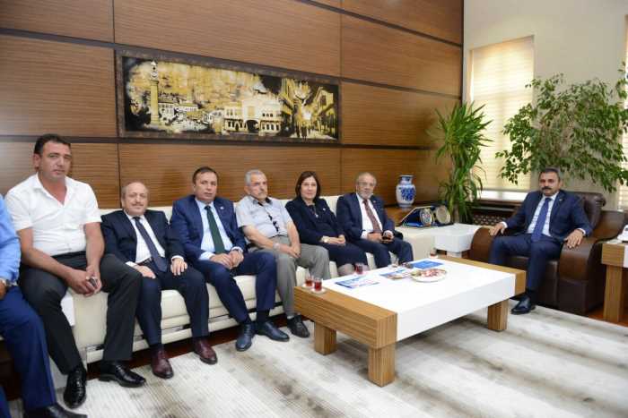 Başkan Külcü,Siyasi Parti temsilcileri ve halkla bayramlaştı