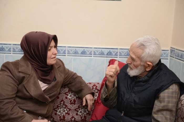 BAŞKANIN EŞİ GÜL ULU ÇINARLARI ZİYARET ETTİ