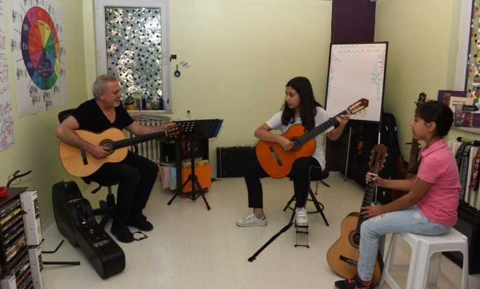 Belediye’den klasik gitar kursu