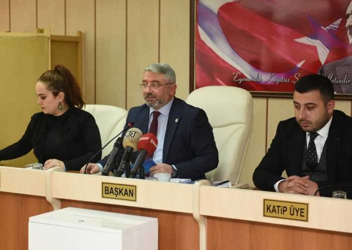 Belediye Meclisi Caddeyi Ücretli Oto Parka çevirdi 