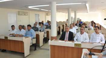 BELEDİYE MECLİSİNDE  SİNİRLER GERİLDİ