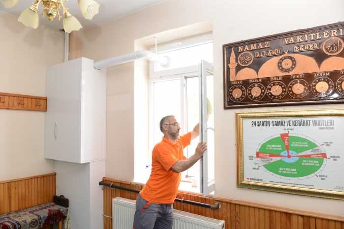 Belediyenin Camilerdeki Ramazan temizliği sürüyor