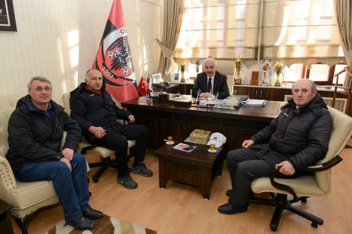 Belediyespor futbol U12 ve U14 takımlarının Şampiyonluk kupaları Zeki Gül’de
